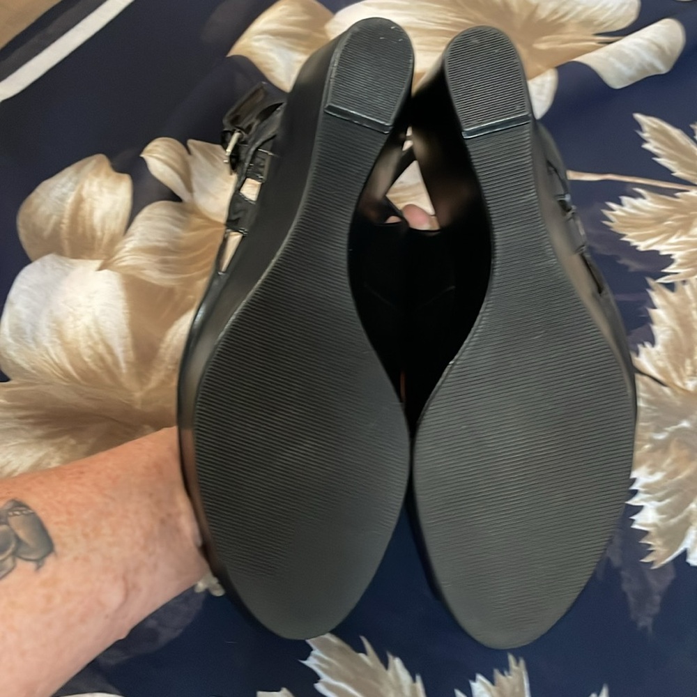 Marc Fisher Black Slingback Platform Sandal - Picture 6 of 6